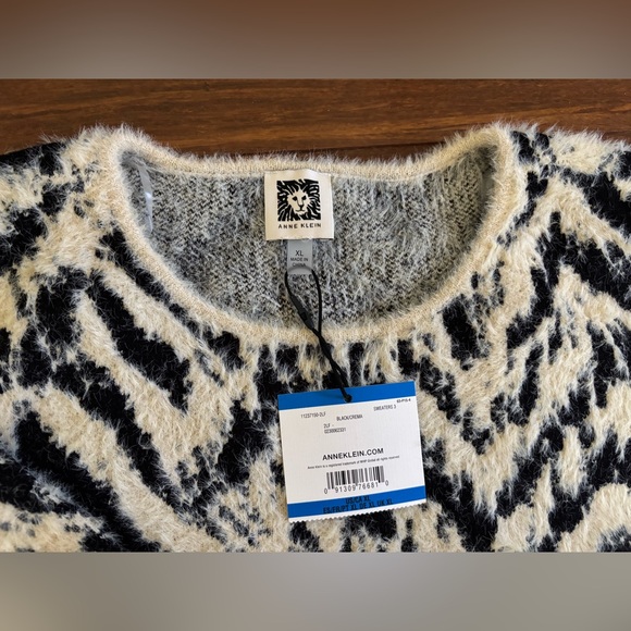 Anne Klein Women’s Crewneck Sweater - Picture 3 of 3